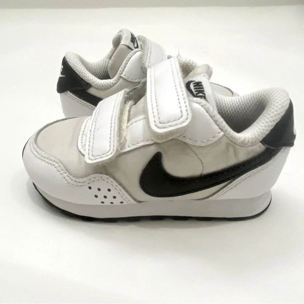 Nike Toddler Sneakers in White and Black